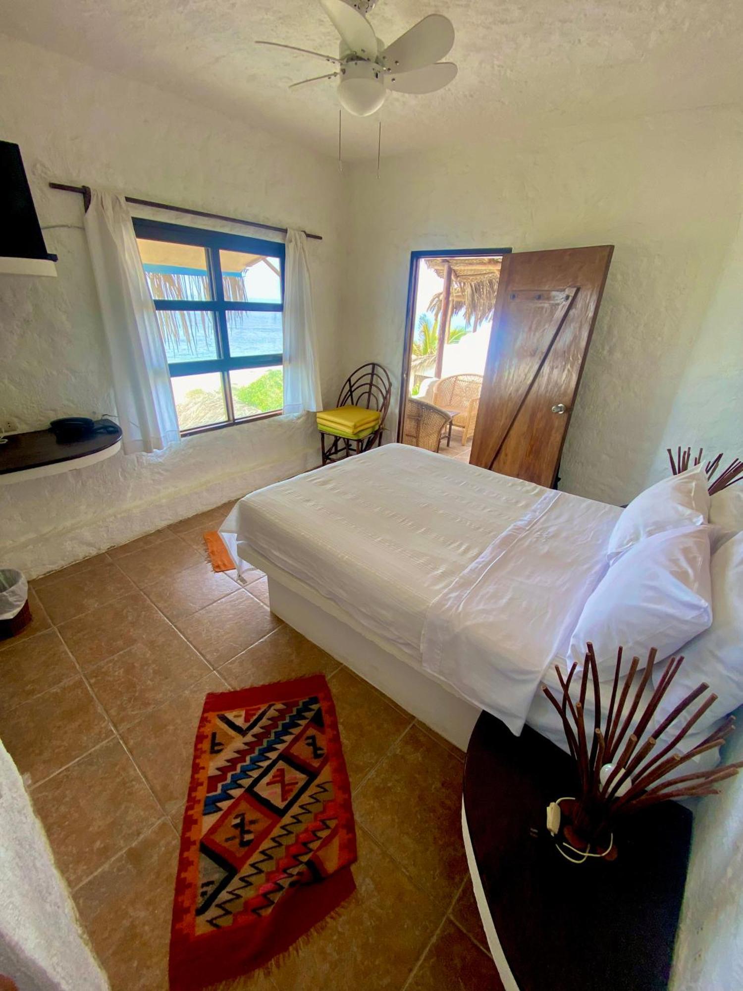 Hotel Smiling Crab Canoas de Punta Sal Eksteriør billede
